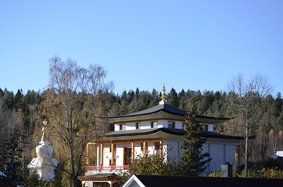 Fil:KTL buddhistsenter Okt2015.jpg