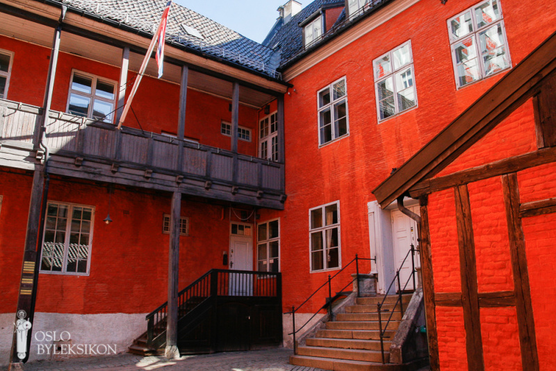 Fil:Rådhugata7f , forgård.jpg