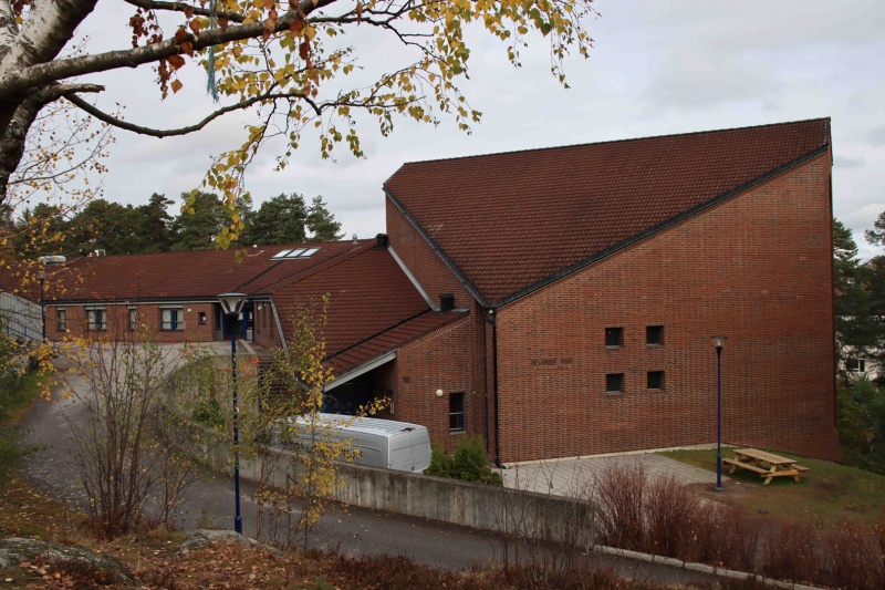 Fil:Ryenberget kirke og skole.jpg