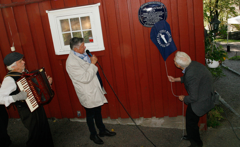 Fil:Blått skilt HønseLovisa.jpg