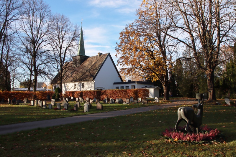 Fil:Høybråten kirkegård.jpg