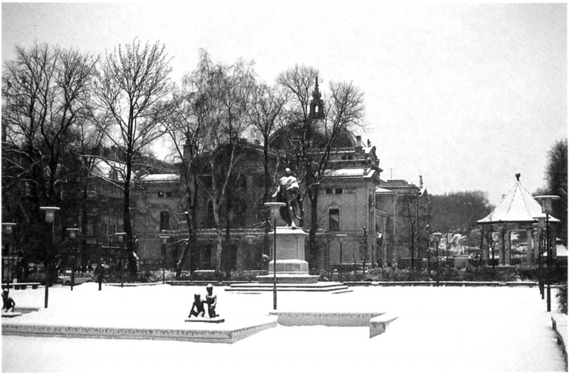 Fil:Eidsvoll plass.jpg