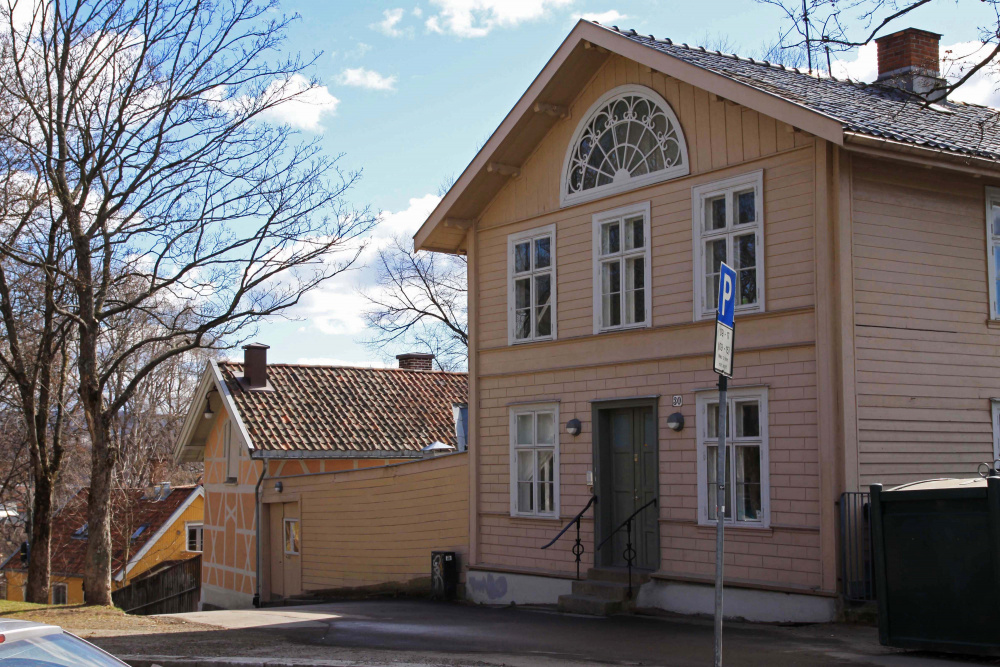 Gamle Aker kirkesenter (2011). Foto: Sylvi Baardseth Panjwani