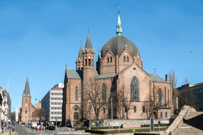 Fil:Trefoldighetskirken fasade.jpg