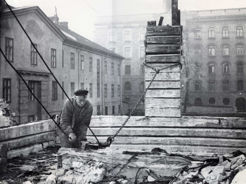 Fil:1954-Amputasjon-Militærhospitalet .jpg