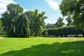 Dronningparken med lindealleen mot Henrik Ibsens gate.jpg