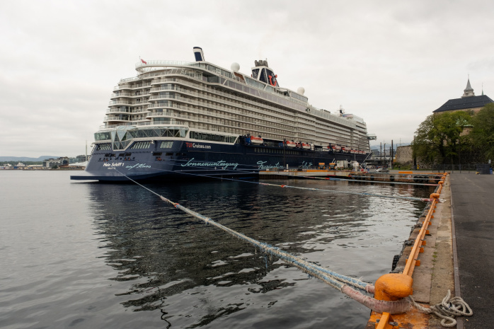 "Mein Schiff 1 anløp Akershusstranda 24.08.21. Over 1000 passasjerer kunne gå i land i Oslo. Anløpet var det første anløpet av et stort cruiseskip til Oslo Havn siden før pandemien startet. Foto: HK Riise/Oslo Havn"